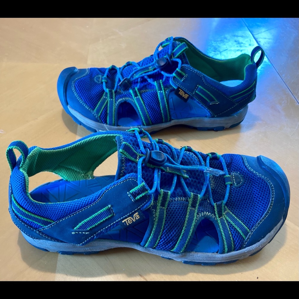 Teva Manatee Sandals Youth Size 6